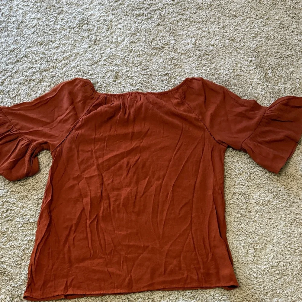 Women’s Rust Off-Shoulder Ruffle Sleeve Top - Picture 6 of 6
